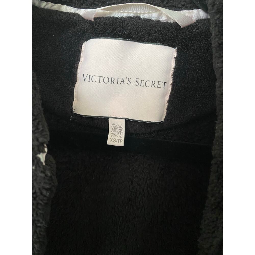 Victoria Secret Black Sherpa Cozy Hooded Robe with Belt Embroidered Logo XS - Picture 7 of 7